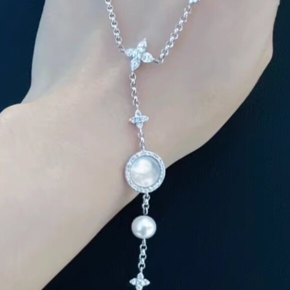 apm MONACO Mother-of-Pearl Necklace - Picture 6 of 7